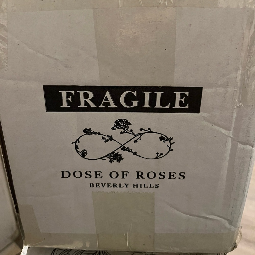 Dose of Roses Box - Picture 5 of 6